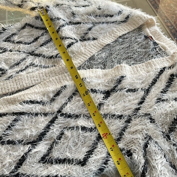 Dex, M, cardigan, pockets, acrylic/nylon, soft cozy, knit, geometric design,EUC - Picture 6 of 9